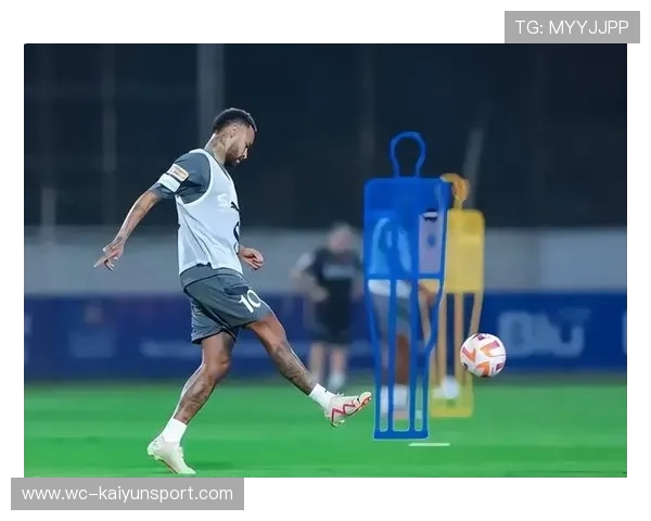 内马尔被拍到参加宗教仪式，信仰话题受关注