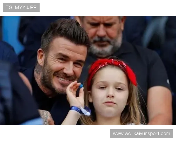 贝克汉姆获封爵士，小七优雅亮相，贝克汉姆 小七